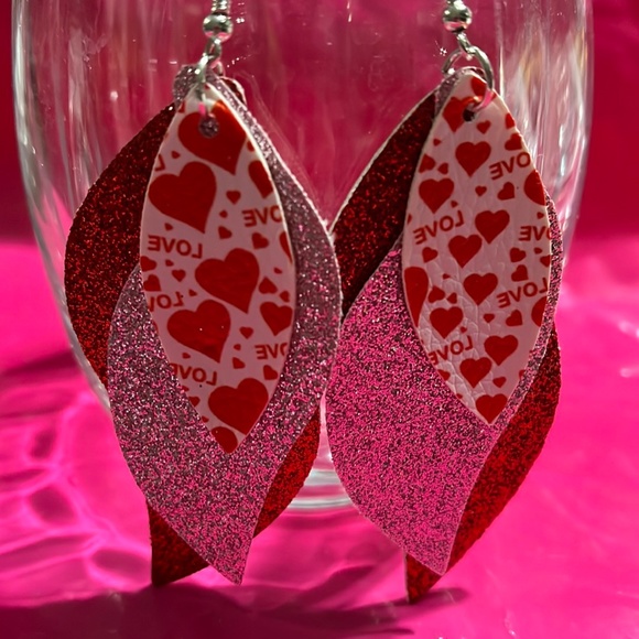 Faux leather earrings - Picture 4 of 4
